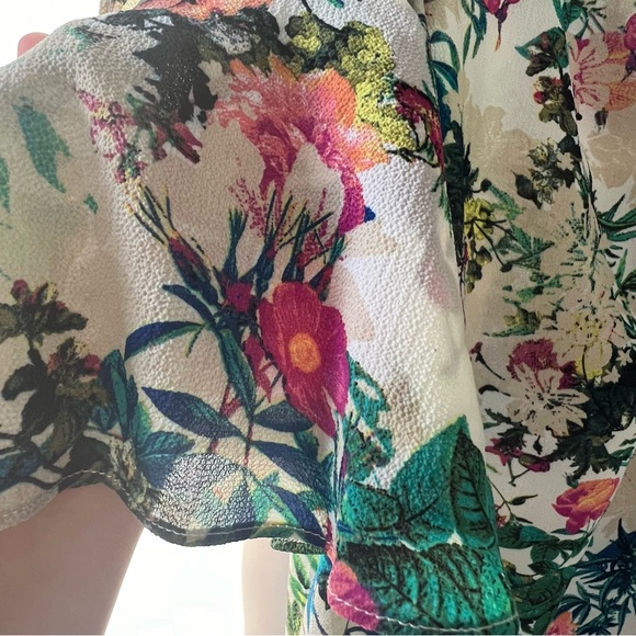 Mandee cold shoulder floral and white ruffle short sleeve blouse women’s 2XL - Picture 4 of 10